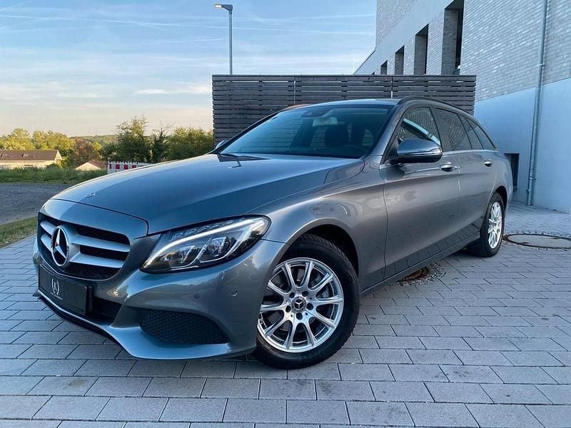 Grau Gebraucht 2018 Mercedes C200 Kombi | 16.999 € (Superpreis) - Bild 1/4