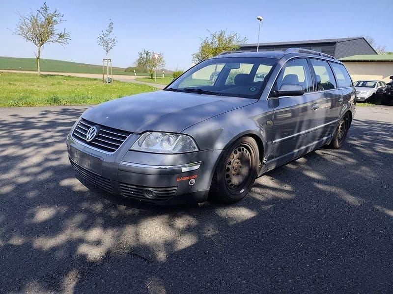 Second-hand VW Passat Highline 136 CP (100 kW) 2003 Gri Break