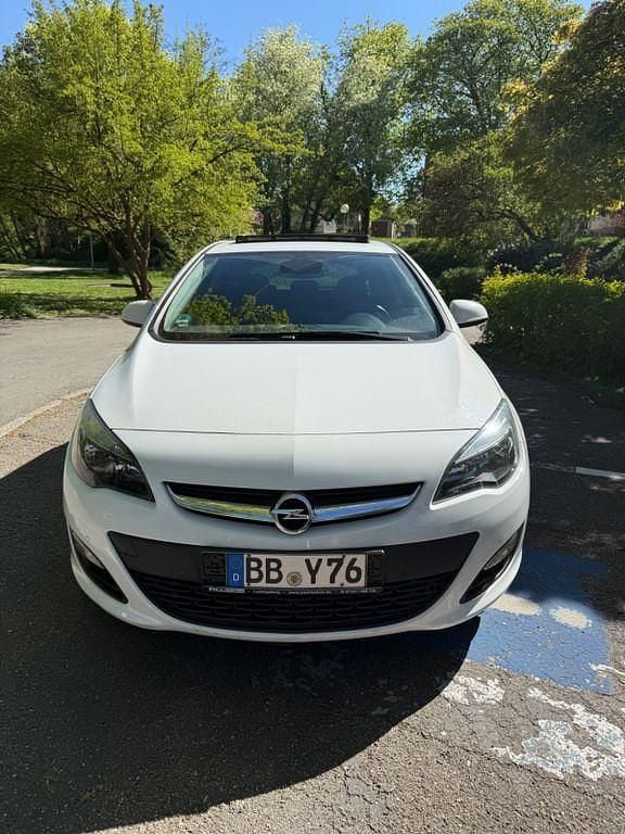 Usata Opel Astra 140 CV (102 kW) 2014 Bianco Berlina