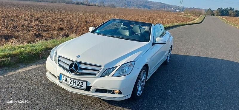 Gebraucht Mercedes E220 Avantgarde 170 PS (125 kW) 2011 Weiß Cabrio