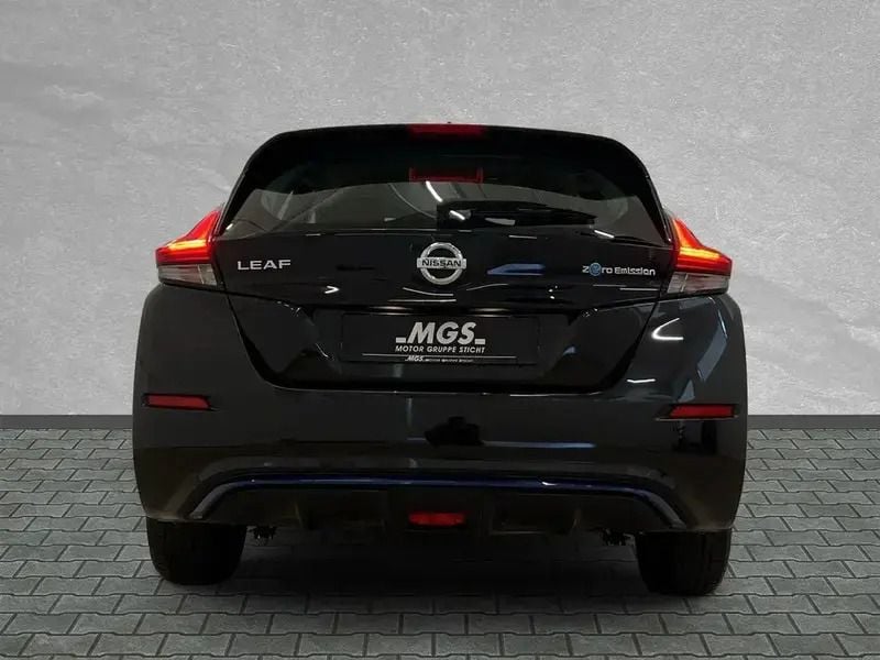 Gebraucht Nissan Leaf Acenta 110 kW (150 PS) 2022 Black metallic Kleinwagen