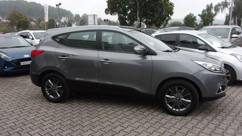 Grau Gebraucht 2014 Hyundai ix35 Edition SUV | 10.950 € - Bild 1/4