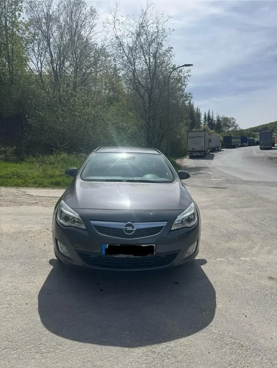 Gebraucht Opel Astra 120 PS (88 kW) 2012 Grau Kombi