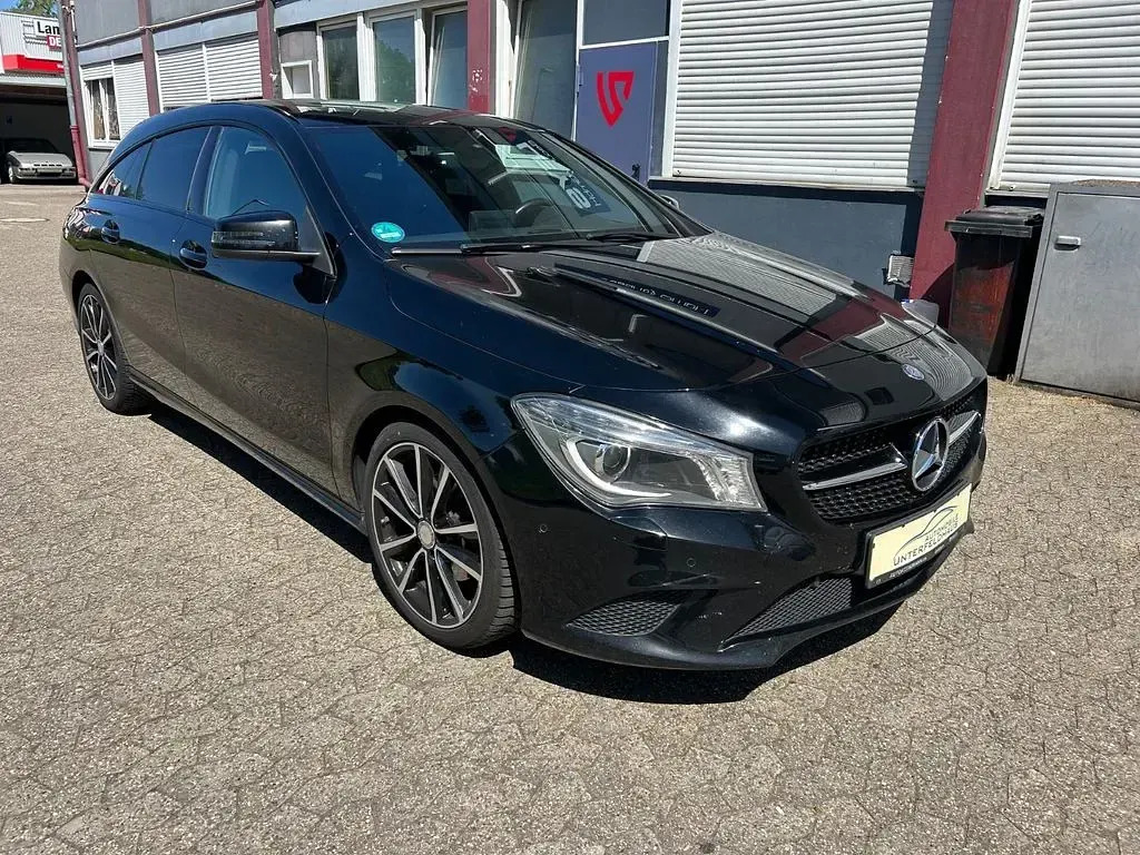 Gebraucht Mercedes CLA180 122 PS (89 kW) 2015 Schwarz Limousine