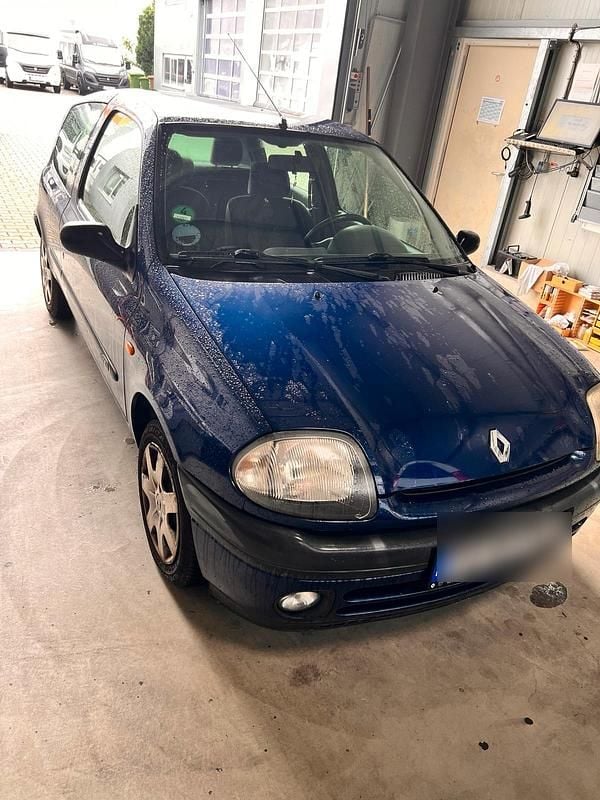 Blau Gebraucht 1999 Renault Clio II Kleinwagen | 1.100 € (Fairer Preis) - Bild 1/4