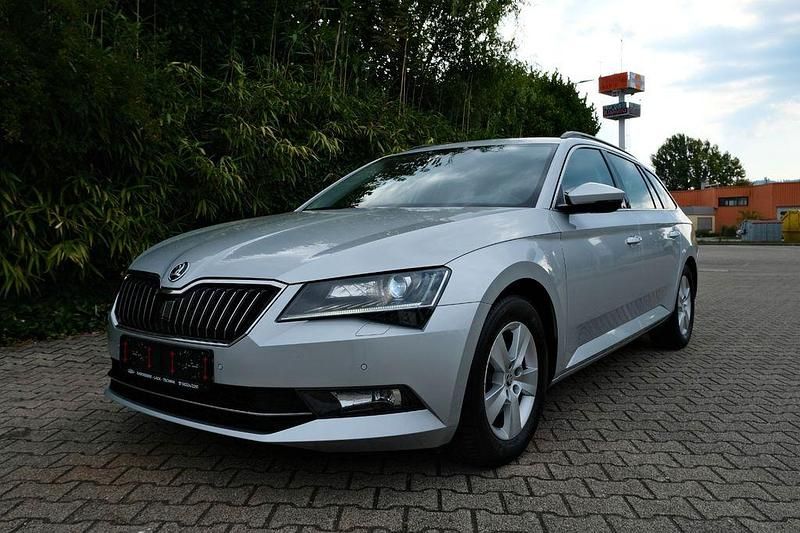 Silber Gebraucht 2017 Skoda Superb Ambition Kombi | 13.900 € (Guter Preis) - Bild 1/4