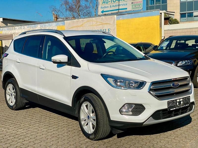 Gebraucht Ford Kuga Trend 120 PS (88 kW) 2019 Weiß SUV