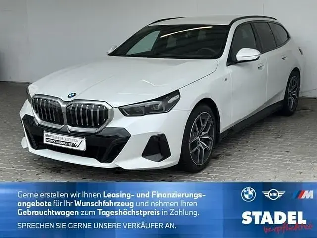 Gebraucht BMW 540 M Sport 286 PS (210 kW) 2025 Mineralweiss metallic Kombi