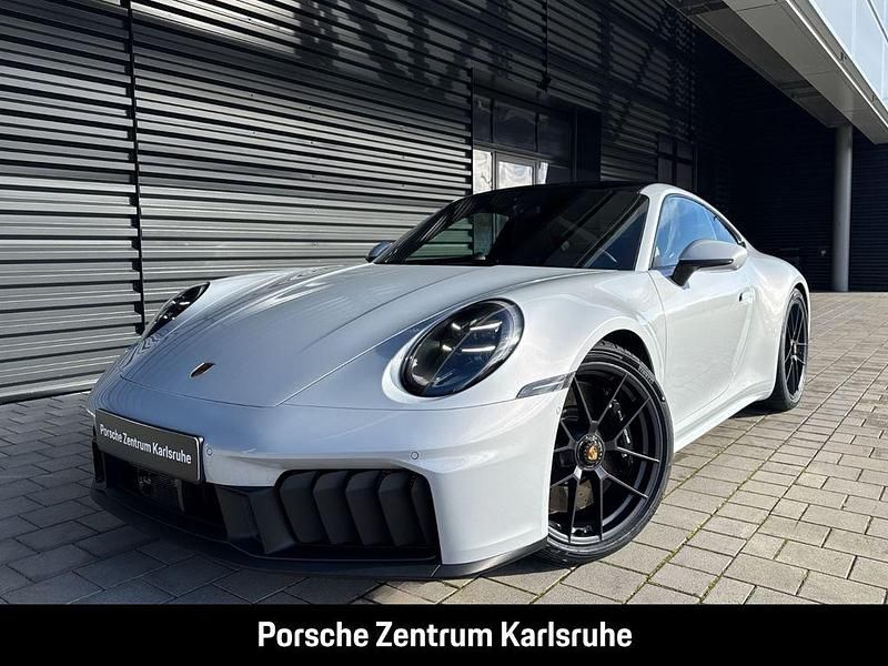 Grau Neu 2025 Porsche 911 Carrera 4 GTS Coupé | 216.671 € (Etwas zu teuer) - Bild 1/4
