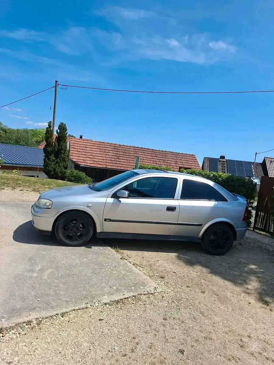 Gebraucht Opel Astra 100 PS (73 kW) 1999 Silber Limousine