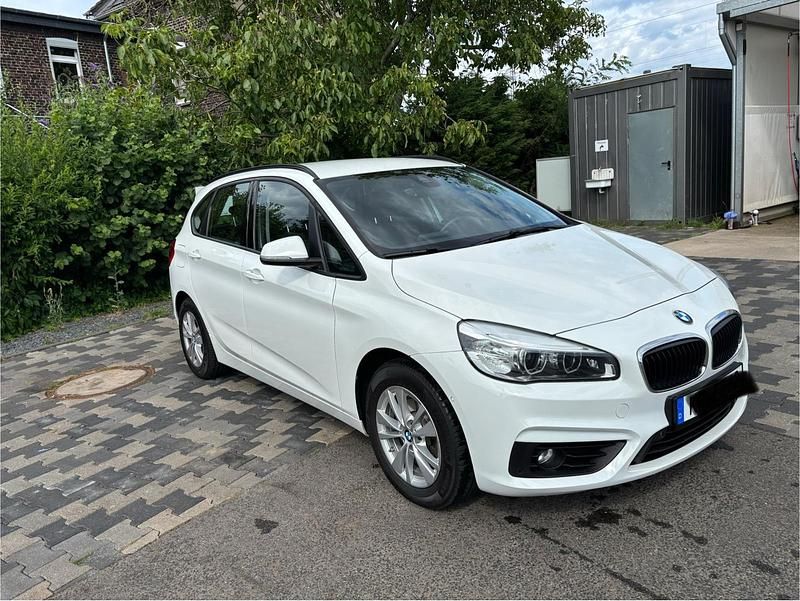 Gebraucht BMW 218 150 PS (110 kW) 2016 Weiß Van / Kleinbus