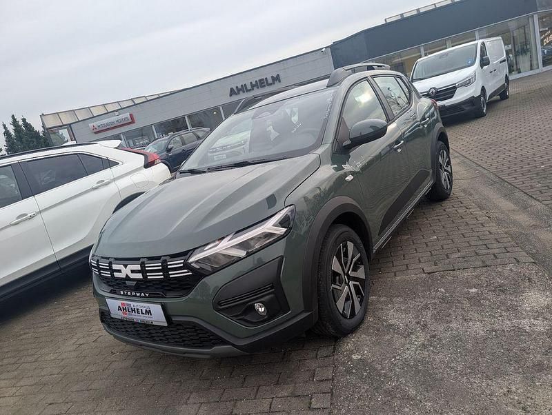 Neu Dacia Sandero Expression 91 PS (66 kW) 2025 Grau Limousine