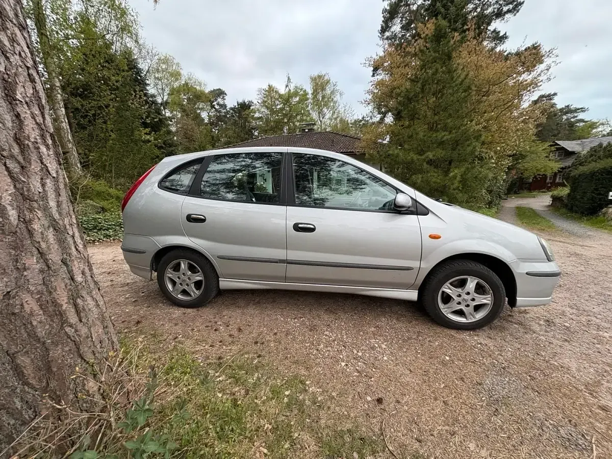 Gebraucht Nissan Almera Tino 116 PS (85 kW) 2005 Silber Van / Kleinbus