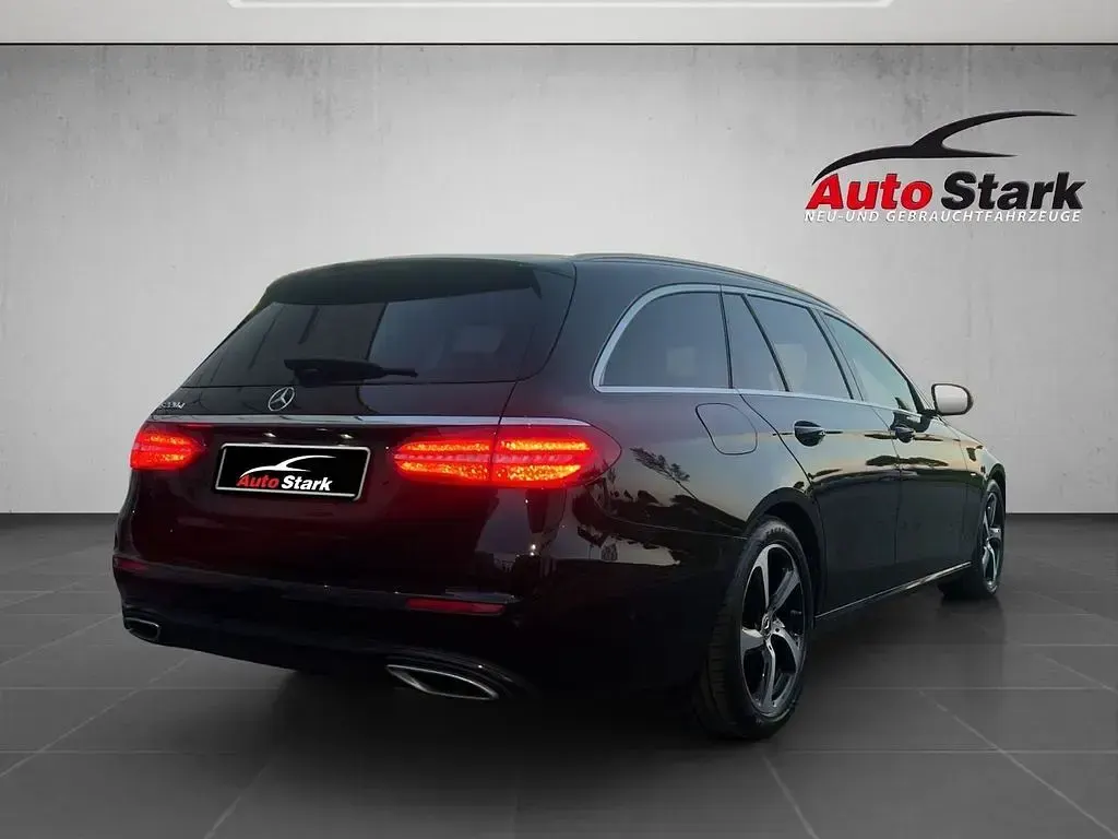 Gebraucht Mercedes E220 Style 194 PS (142 kW) 2020 Schwarz Limousine