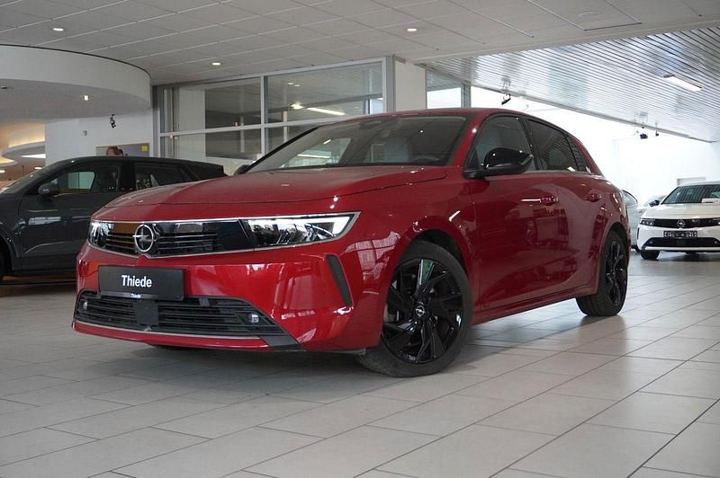 Gebraucht Opel Astra Elegance 181 PS (133 kW) 2023 Chili rot metallic Limousine