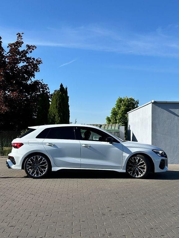 Weiß Gebraucht 2024 Audi RS3 Ambiente Limousine | 54.000 € (Superpreis) - Bild 1/4
