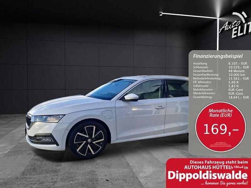 Moonweiss metallic met. Gebraucht 2021 Skoda Octavia First Edition Kombi | 21.670 € (Fairer Preis) - Bild 1/4