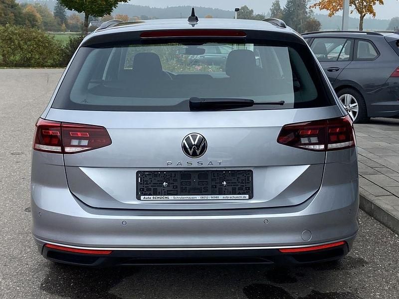 Gebraucht VW Passat 150 PS (110 kW) 2022 Silber Kombi
