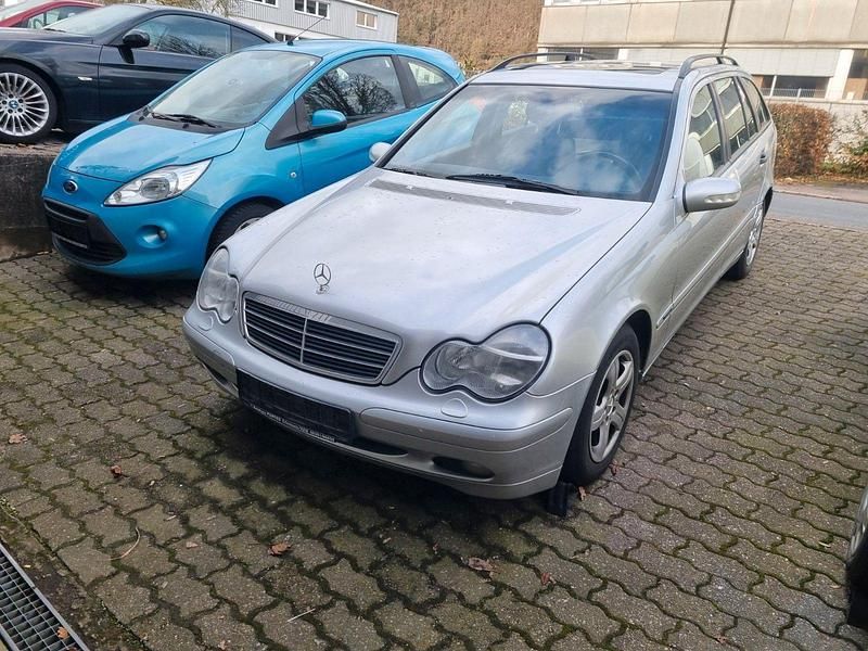 Gebraucht Mercedes C220 Classic 143 PS (105 kW) 2002 Silber Kombi