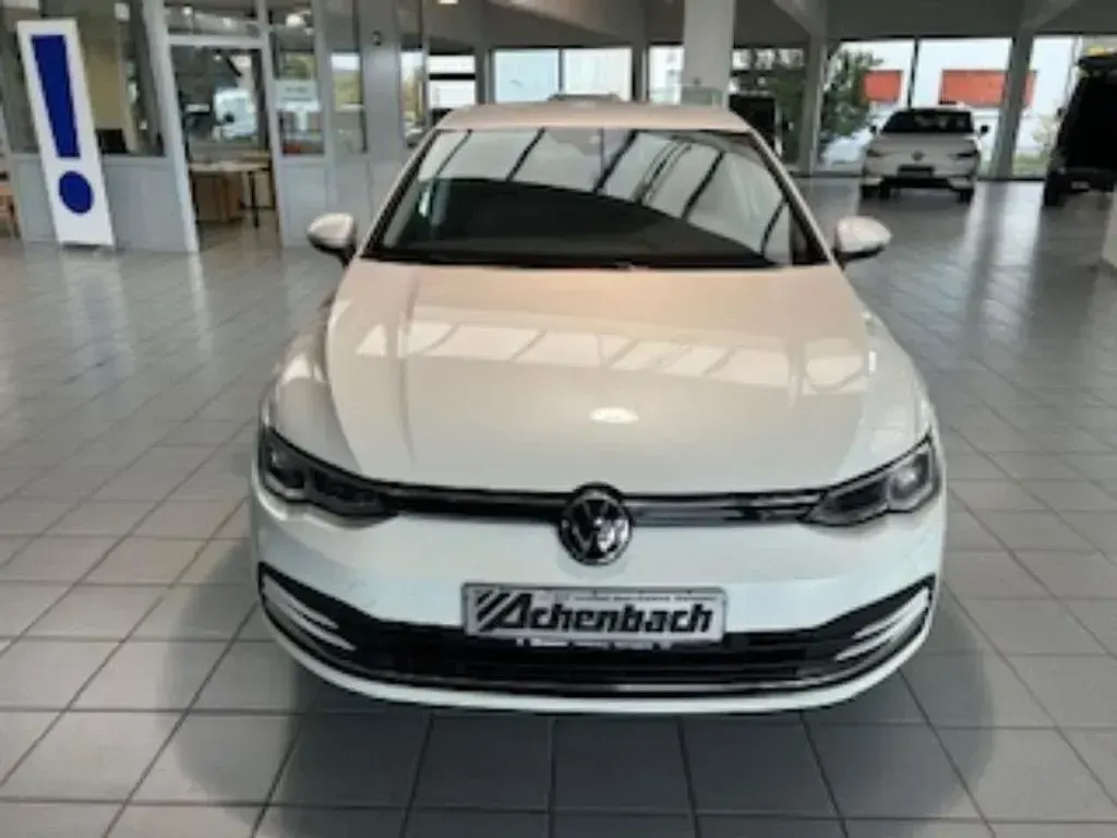 Gebraucht VW Golf VIII Active 131 PS (96 kW) 2022 Andere farbe Limousine