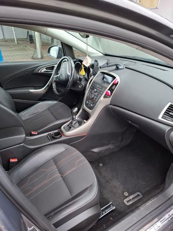 Gebraucht Opel Astra Selection 140 PS (102 kW) 2012 Braun Limousine