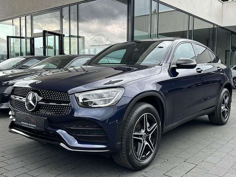 Blau Gebraucht 2022 Mercedes GLC300e AMG line Coupé | 46.890 € (Fairer Preis) - Bild 1/4