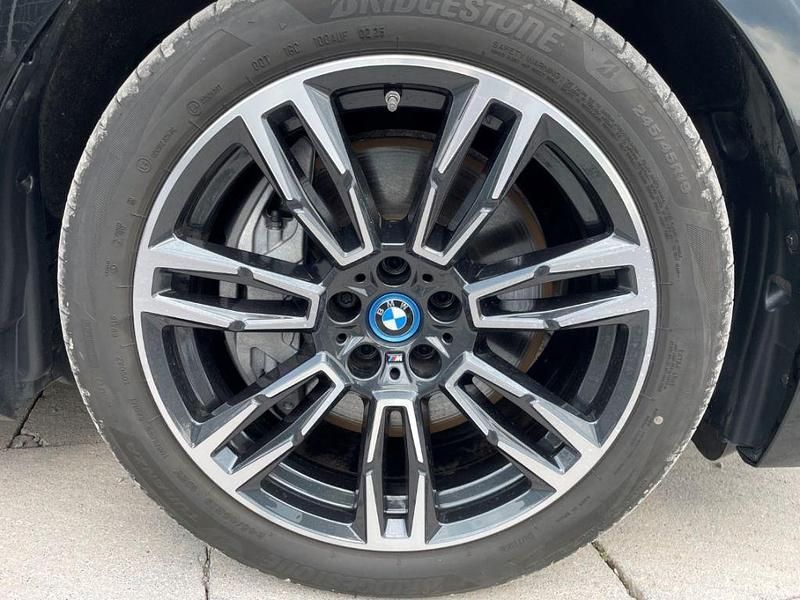 Gebraucht BMW 550e M Sport 489 PS (359 kW) 2025 Schwarz Limousine