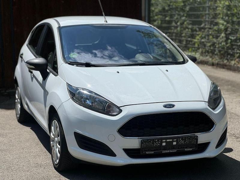 Gebraucht Ford Fiesta Titanium 105 PS (77 kW) 2017 Weiß Limousine