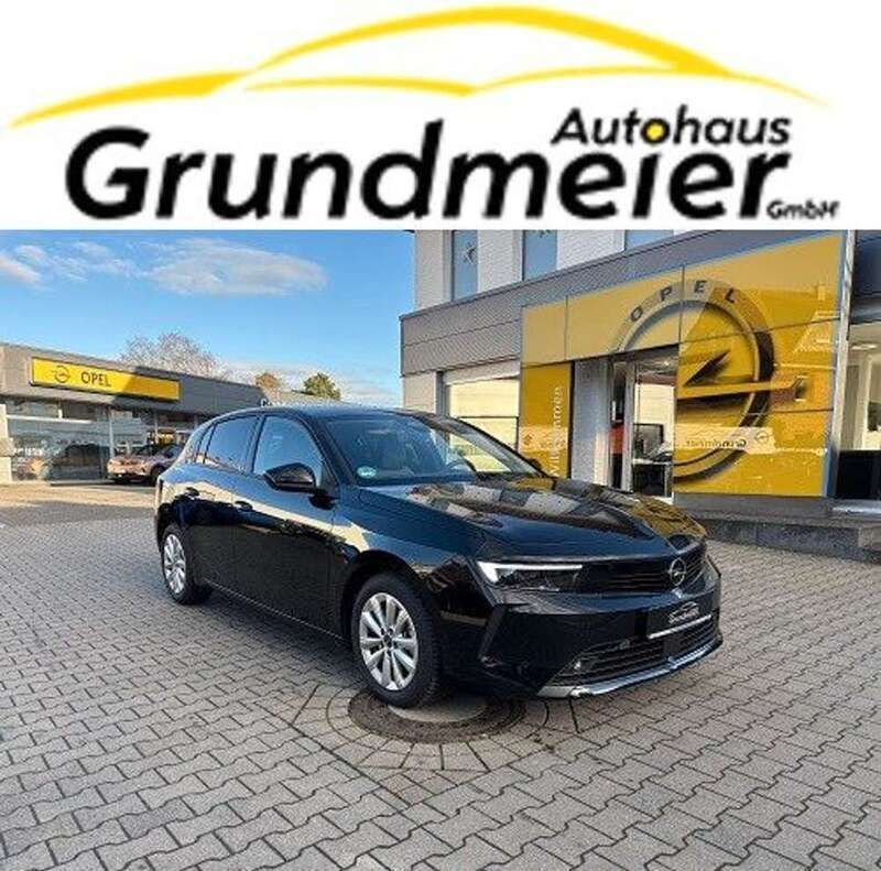 Lackierung schwarz perla nera/ty (metallic) Gebraucht 2023 Opel Astra Enjoy Limousine | 21.999 € (Fairer Preis) - Bild 1/4