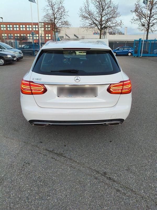 Gebraucht Mercedes C180 156 PS (114 kW) 2019 Weiß Kombi