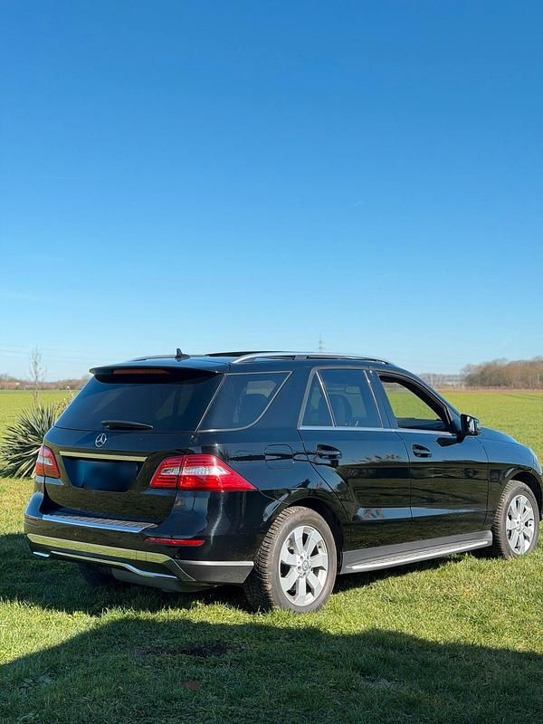 Gebraucht Mercedes ML350 258 PS (189 kW) 2013 Schwarz SUV