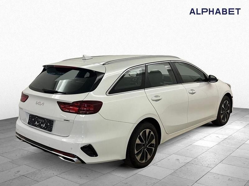 Gebraucht Kia Ceed Spirit 141 PS (103 kW) 2022 Deluxeweiss metallic Kleinwagen