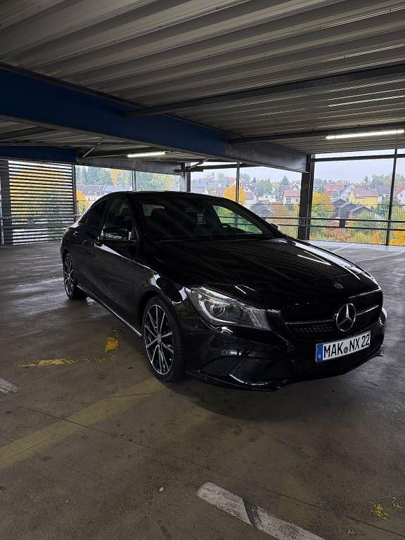 Schwarz Gebraucht 2015 Mercedes CLA180 Urban Limousine | 16.000 € (Fairer Preis) - Bild 1/4