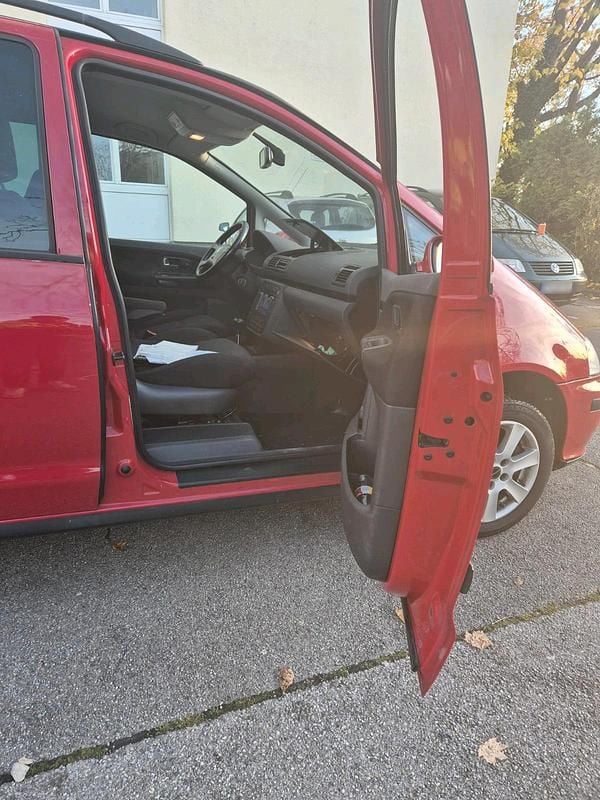 Gebraucht Seat Alhambra 135 PS (99 kW) 2010 Rot Van / Kleinbus