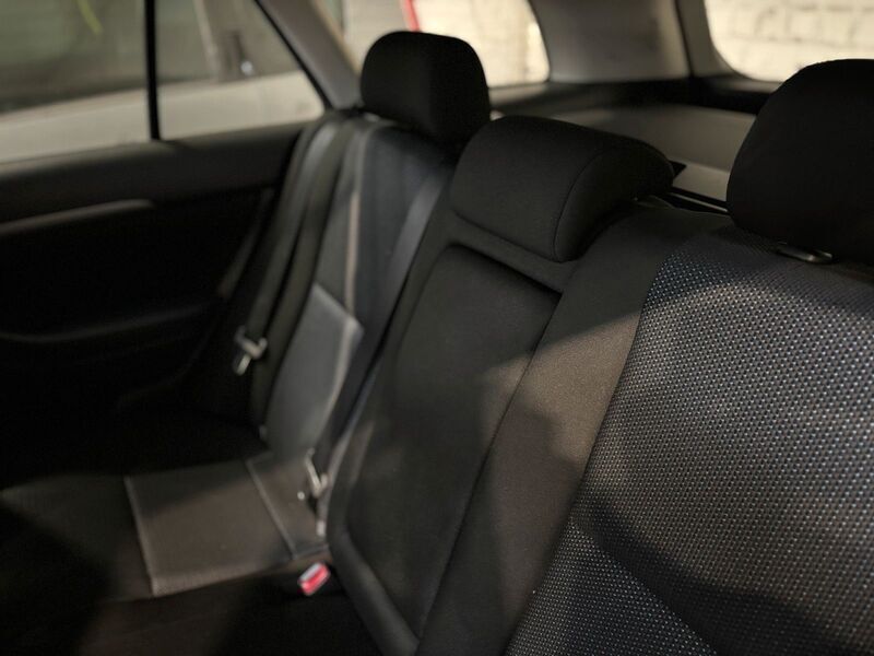 Grau Gebraucht 2008 Toyota Avensis Kombi | 3.500 € (Fairer Preis) - Bild 1/4