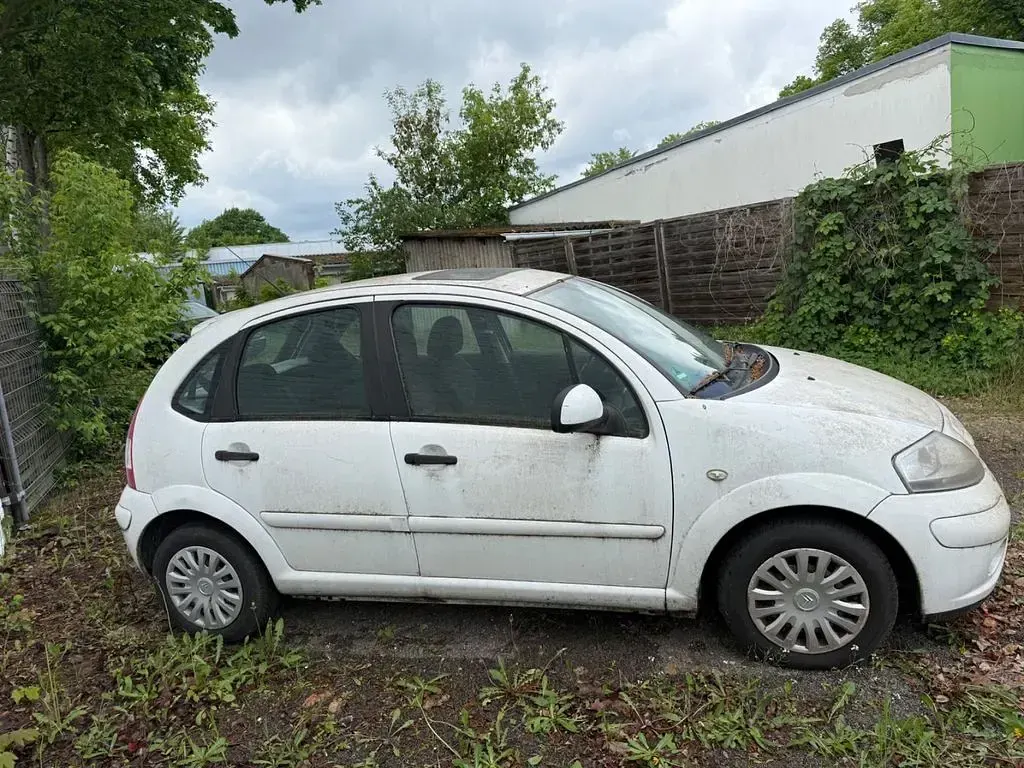 Gebraucht Citroën C3 First 60 PS (44 kW) 2009 Weiß Limousine