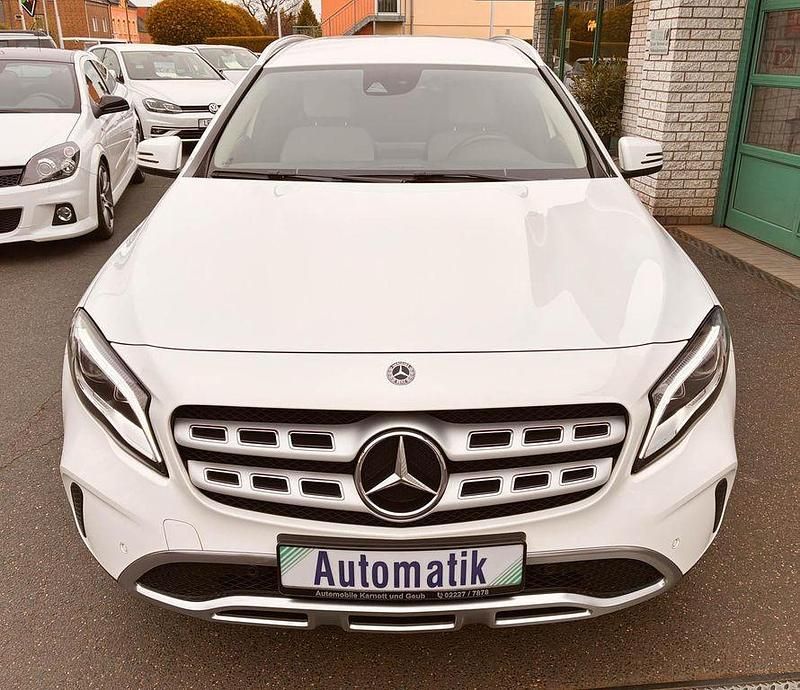 Gebraucht Mercedes GLA200 156 PS (114 kW) 2019 Weiß SUV