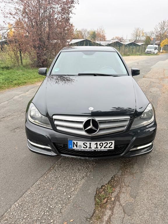 Schwarz Gebraucht 2012 Mercedes C200 Limousine | 5.999 € (Fairer Preis) - Bild 1/4