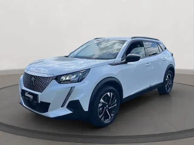 Weiß Gebraucht 2023 Peugeot e-2008 Allure SUV | 19.490 € (Superpreis) - Bild 1/4