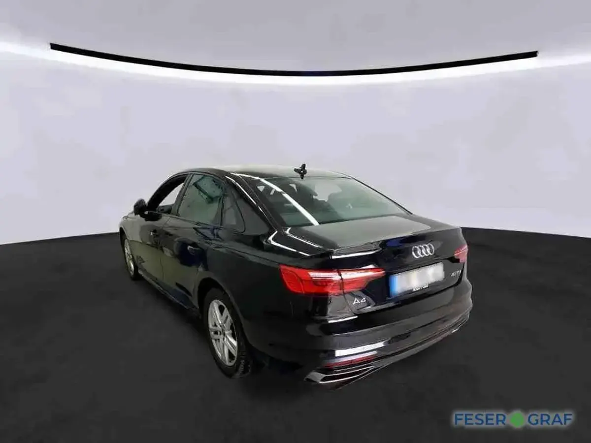 Gebraucht Audi A4 Advanced 204 PS (150 kW) 2022 Mythosschwarz metallic Limousine