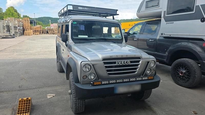 Second-hand Iveco Massif 148 CP (108 kW) 2011 Argintiu SUV
