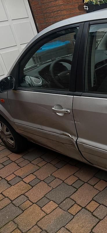 Silber Gebraucht 2009 Ford Fiesta Kleinwagen | 1.250 € - Bild 1/4