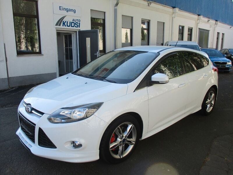 Frostweiß Gebraucht 2013 Ford Focus S Limousine | 7.500 € (Guter Preis) - Bild 1/4