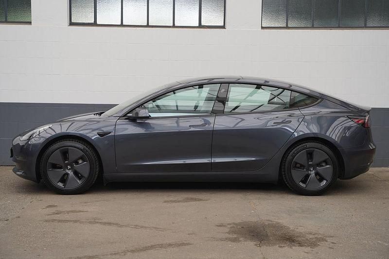 Gebraucht Tesla Model 3 Standard Range 208 kW (283 PS) 2022 Grau Limousine