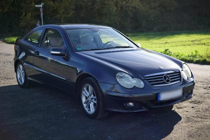 Andere farben Gebraucht 2004 Mercedes C220 Coupé | 3.000 € (Fairer Preis) - Bild 1/4