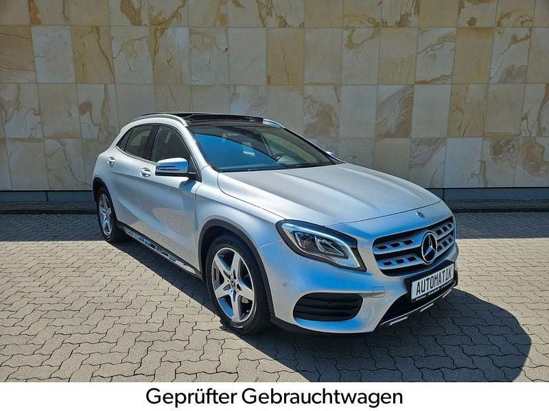 Silber Gebraucht 2019 Mercedes GLA200 AMG line SUV | 21.990 € (Fairer Preis) - Bild 1/4
