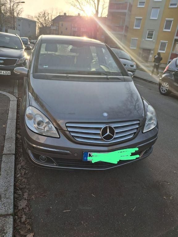 Gebraucht Mercedes B170 116 PS (85 kW) 2005 Silber Van / Kleinbus