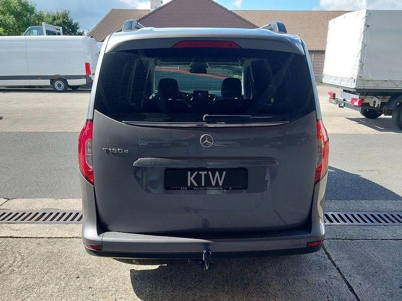 Gebraucht Mercedes 180 116 PS (85 kW) 2024 Chromitgrau Limousine