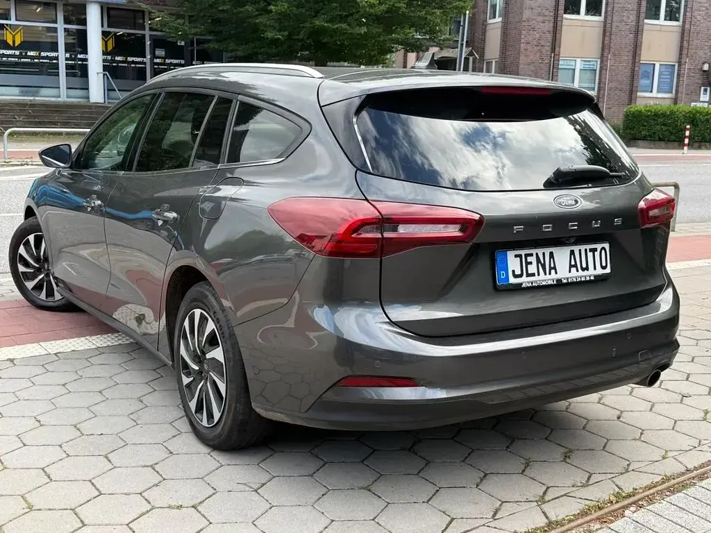 Gebraucht Ford Focus Titanium 120 PS (88 kW) 2022 Grau Kombi