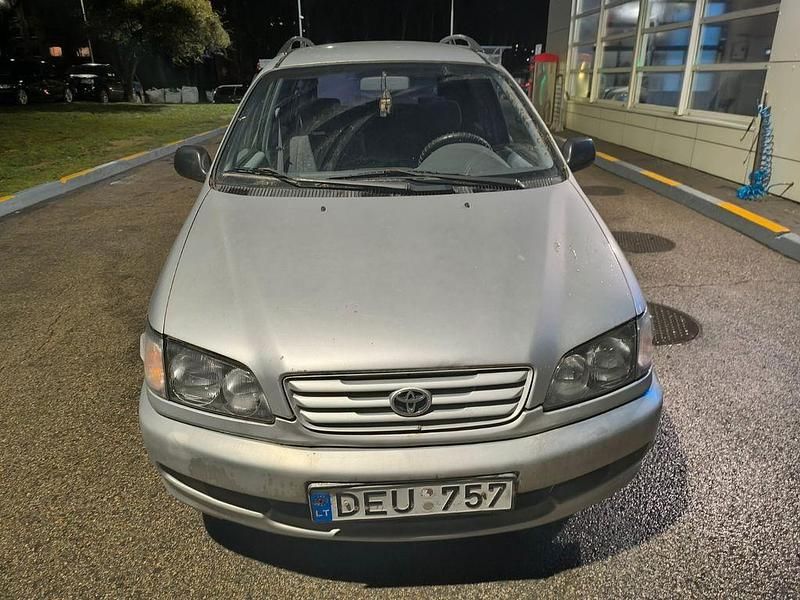 Gebraucht Toyota Picnic 90 PS (66 kW) 1999 Silber Van / Kleinbus